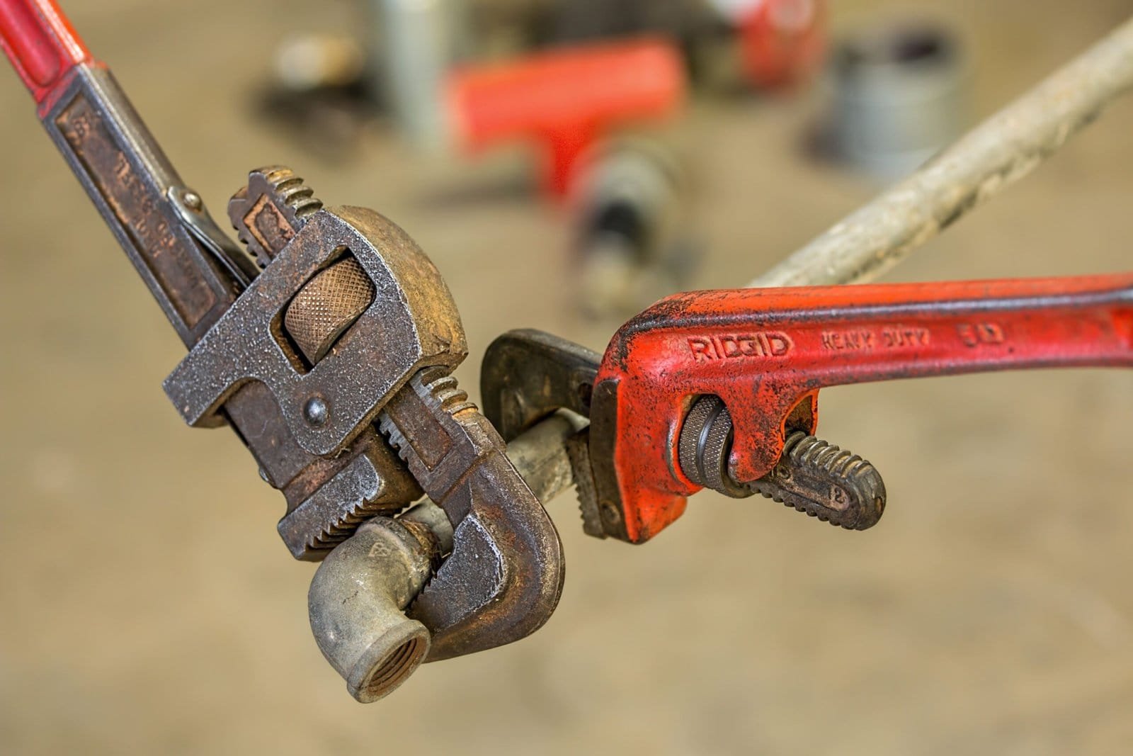 tool-repair-vehicle-weapon-workman-screw-914660-pxhere.com-min